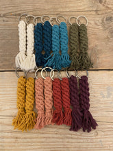 Load image into Gallery viewer, macramé crown knot key ring